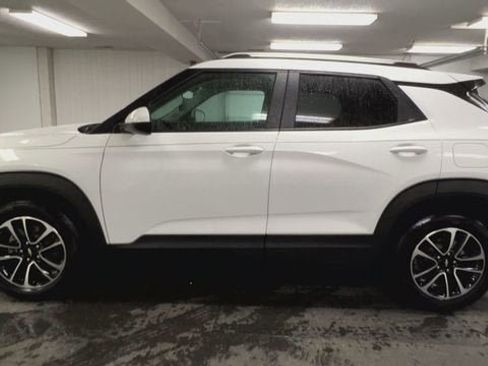 Certified 2024 Chevrolet TrailBlazer LT w/ LT Cold Weather Package FWD image 5