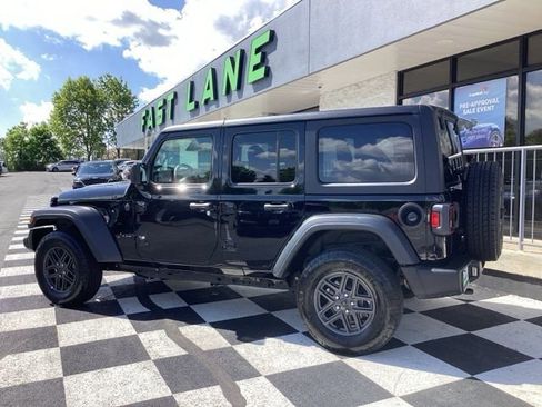 Used 2025 Jeep Wrangler Unlimited Sport AWD/4WD image 5