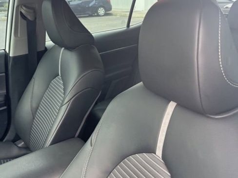 Used 2022 Toyota Camry SE image 11