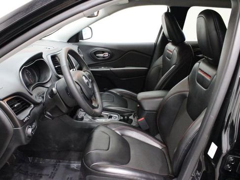 Used 2022 Jeep Cherokee Trailhawk image 10