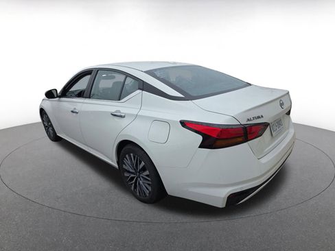Used 2025 Nissan Altima 2.5 SV image 5