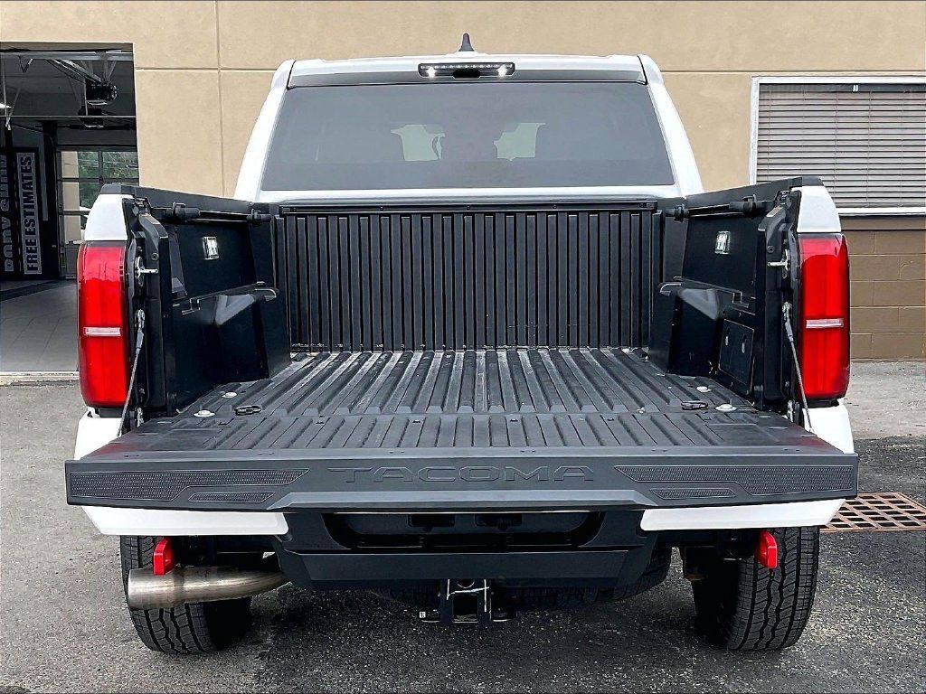 Used 2025 Toyota Tacoma 4x4 Double Cab Hybrid image 31