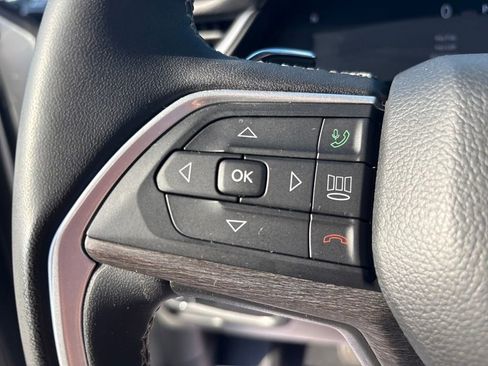 Used 2023 Jeep Grand Cherokee Limited image 17