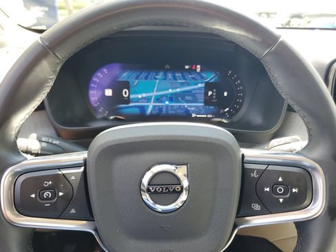 Certified 2024 Volvo XC40 B5 Plus AWD/4WD image 19