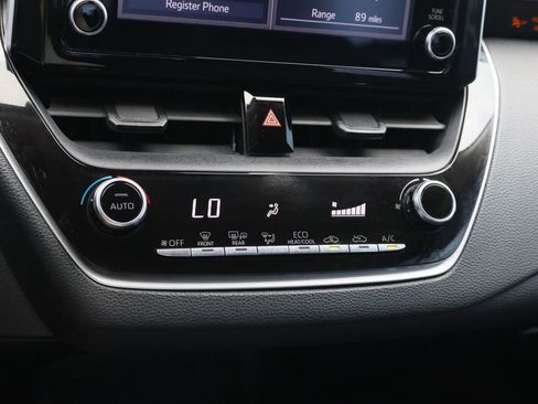 Used 2020 Toyota Corolla LE FWD image 17