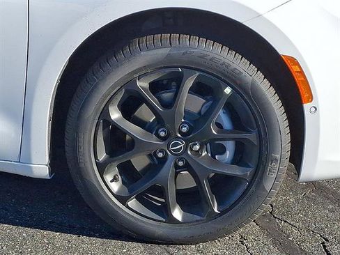 New 2026 Chrysler Pacifica Limited w/ S Appearance Package image 5