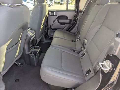 Used 2023 Jeep Gladiator Sport image 17