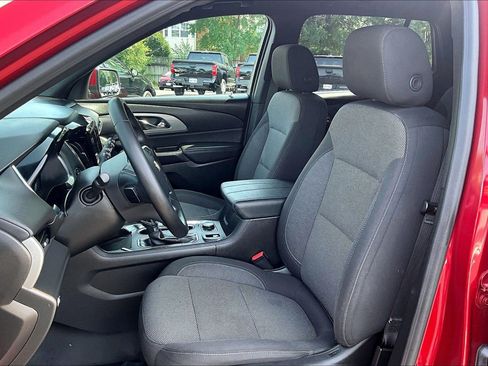 Used 2023 Chevrolet Traverse LT FWD image 23