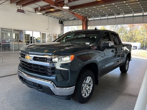 New 2026 Chevrolet Silverado 1500 LT w/ Z71 Off-Road Package image 3
