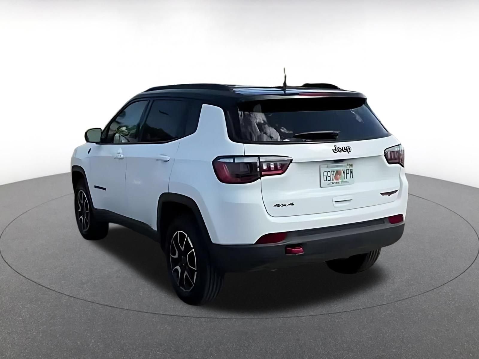 Used 2025 Jeep Compass Trailhawk AWD/4WD image 10