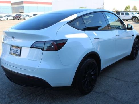 Used 2023 Tesla Model Y Long Range AWD/4WD image 4