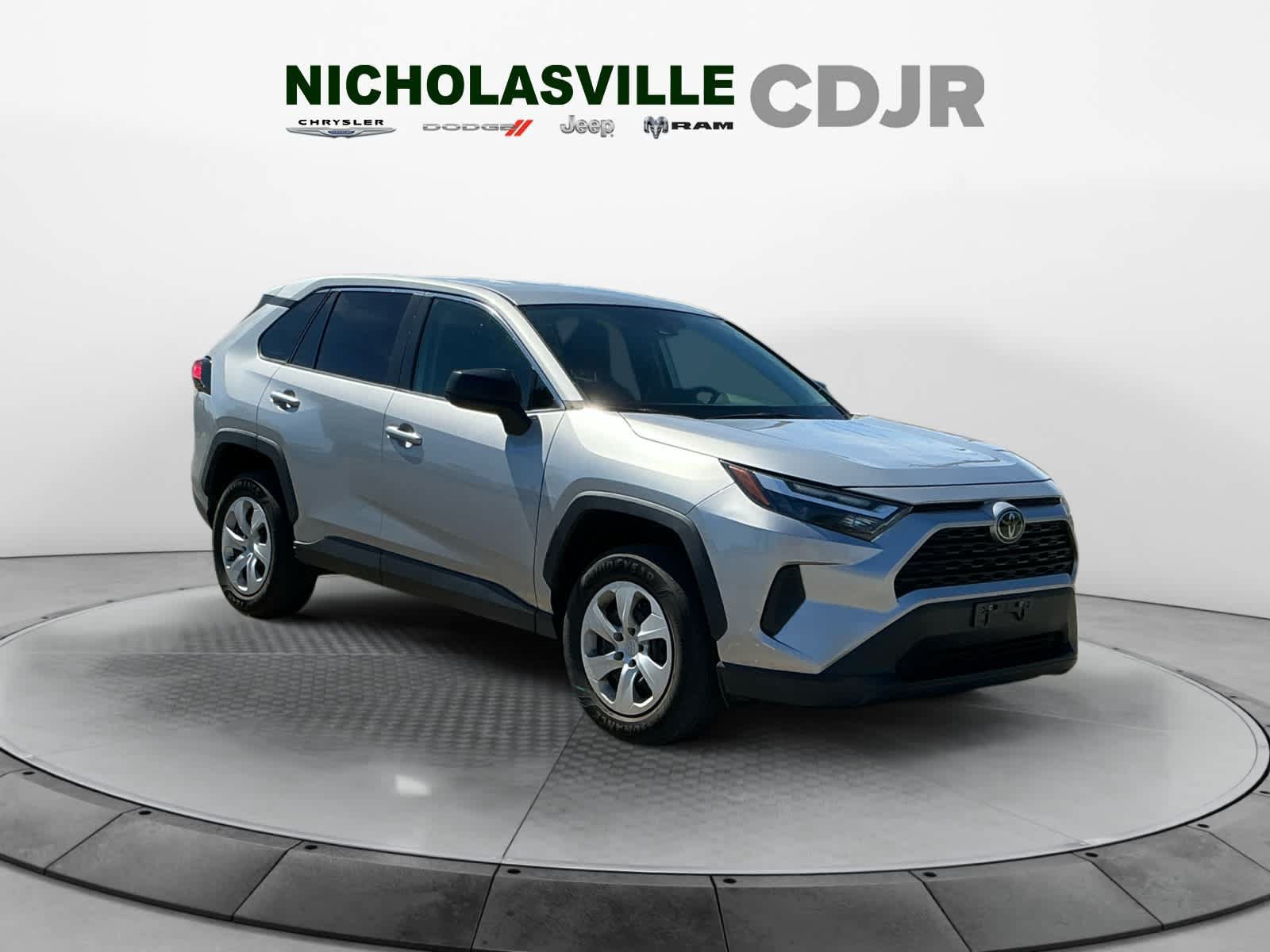 Used 2024 Toyota RAV4 LE AWD/4WD image 7
