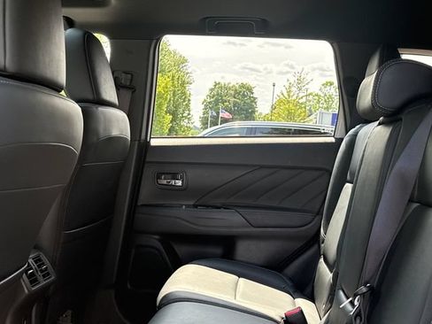 Used 2019 Mitsubishi Outlander 4WD Plug-In Hybrid image 19