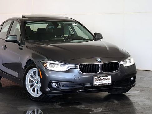 Used 2018 BMW 320i xDrive Sedan w/ Convenience Package AWD/4WD image 6