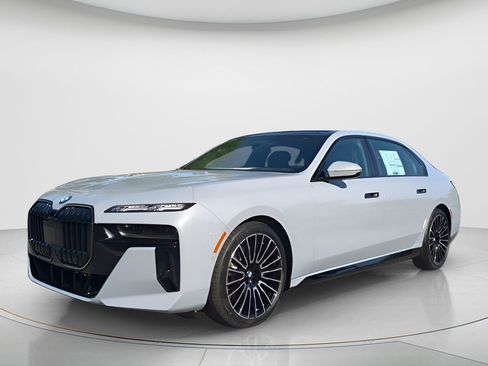 New 2025 BMW 760i xDrive w/ Executive Package image 2
