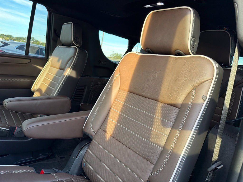 Used 2026 GMC Yukon XL Denali Ultimate w/ LPO, Floor Liner Package AWD/4WD image 12