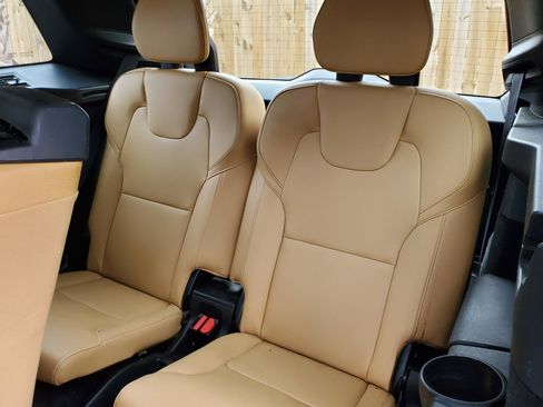 Used 2018 Volvo XC90 T6 Momentum w/ Momentum Plus Package image 37