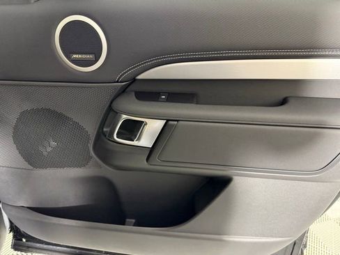 Certified 2025 Land Rover Discovery Dynamic SE image 30