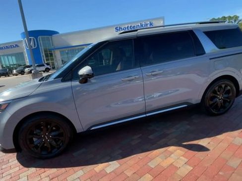 Used 2024 Kia Carnival SX FWD image 6