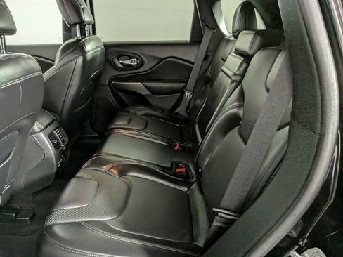 Used 2019 Jeep Cherokee Limited AWD/4WD image 30