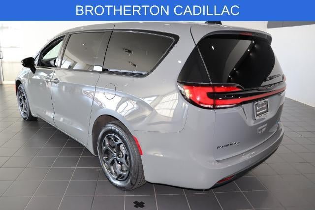 Used 2023 Chrysler Pacifica Limited w/ S Appearance Package FWD image 3