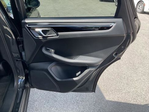 Used 2019 Porsche Macan AWD/4WD image 26