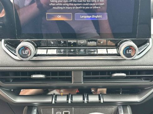 Used 2024 Chevrolet Colorado LT w/ LT Convenience Package III RWD image 16