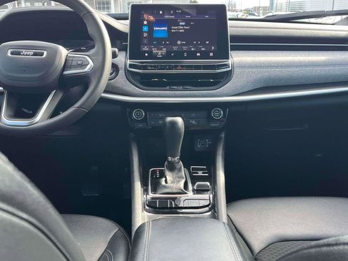 Used 2024 Jeep Compass Latitude image 3