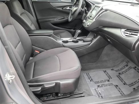Used 2018 Chevrolet Malibu LT image 35