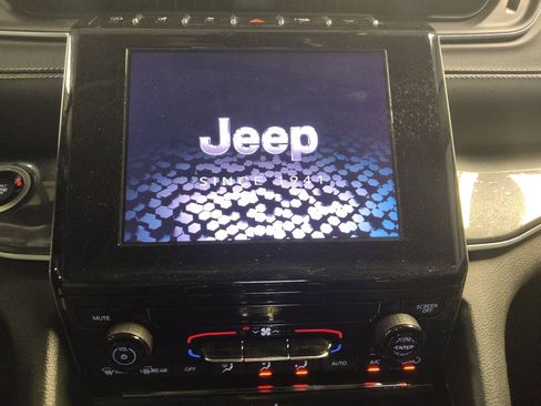 Used 2023 Jeep Grand Cherokee L Laredo AWD/4WD image 25