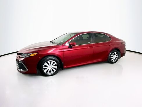 Used 2022 Toyota Camry LE image 4