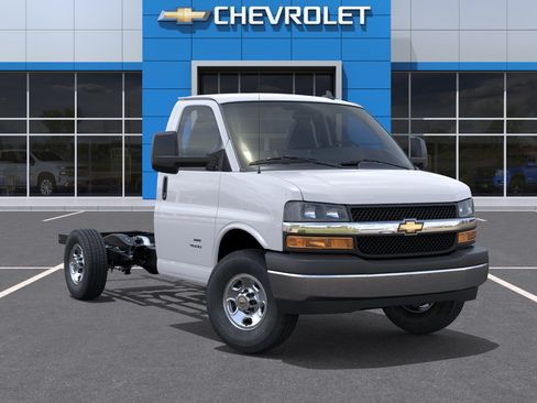 New 2026 Chevrolet Express 3500 w/ Power Convenience Package RWD image 7