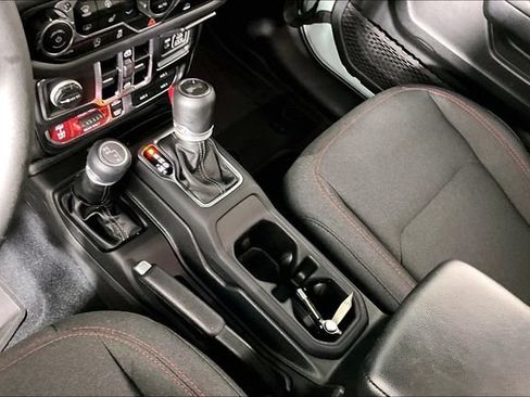 Used 2024 Jeep Wrangler Unlimited Rubicon w/ Technology Group AWD/4WD image 17