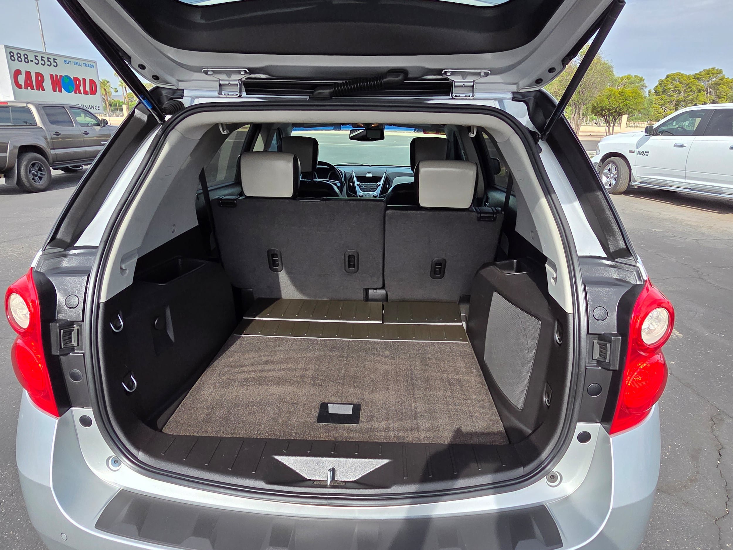Used 2010 Chevrolet Equinox LT w/ Chrome Appearance Package FWD image 23