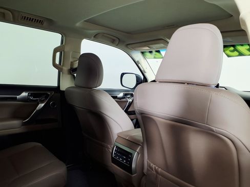 Used 2022 Lexus GX 460 Premium w/ Accessory Package AWD/4WD image 12