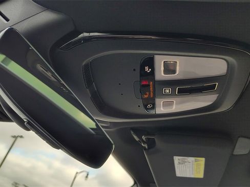 Certified 2025 Volvo XC90 B6 Plus image 27