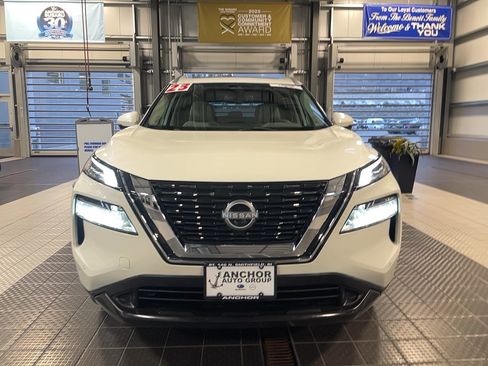 Used 2023 Nissan Rogue SL w/ SL Premium Package image 2