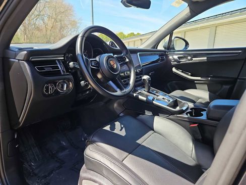 Certified 2024 Porsche Macan AWD/4WD image 22
