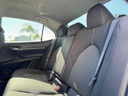 Used 2018 Toyota Camry LE image 13