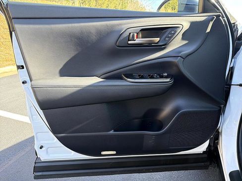 Certified 2025 Toyota Crown Signia Limited image 9