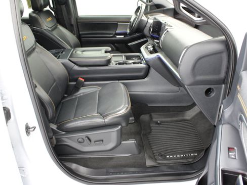 Used 2025 Ford Expedition Tremor AWD/4WD image 41