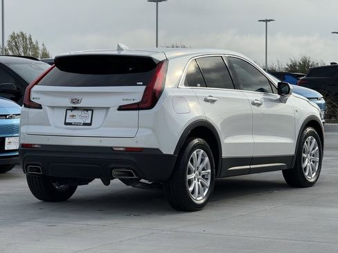 Used 2022 Cadillac XT4 Luxury w/ Cold Weather Package image 4