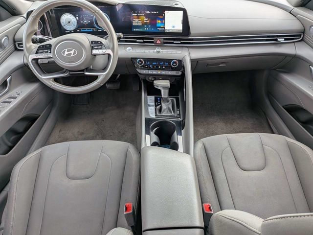 Used 2025 Hyundai Elantra SEL FWD image 13