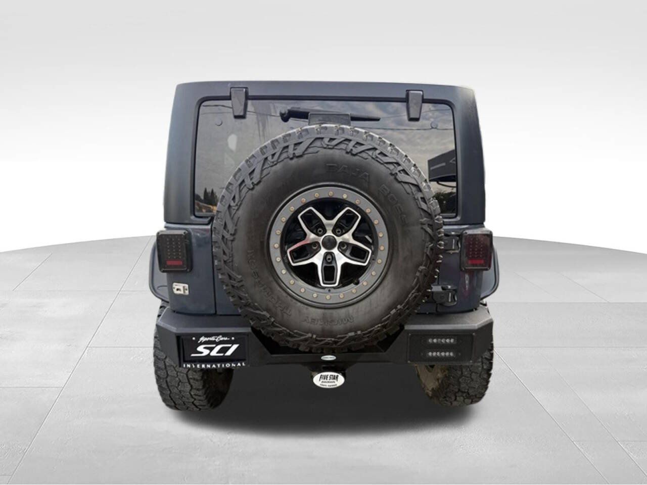 Used 2017 Jeep Wrangler Unlimited Rubicon w/ Max Tow Package AWD/4WD image 4