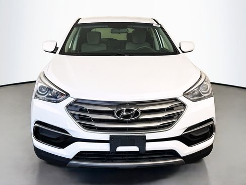Used 2017 Hyundai Santa Fe Sport image 2