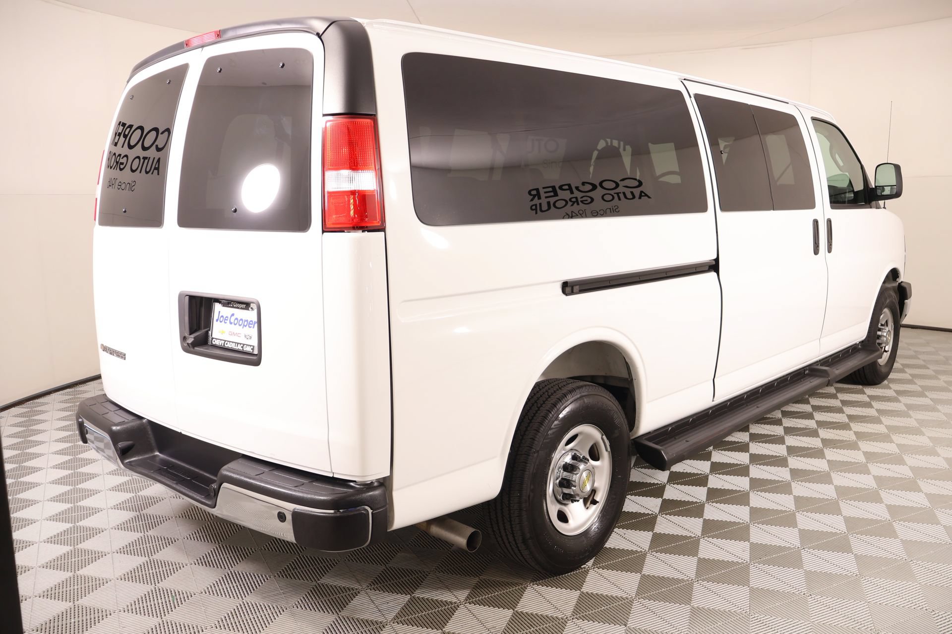 Used 2025 Chevrolet Express 3500 LT w/ LT Preferred Equipment Group RWD image 19