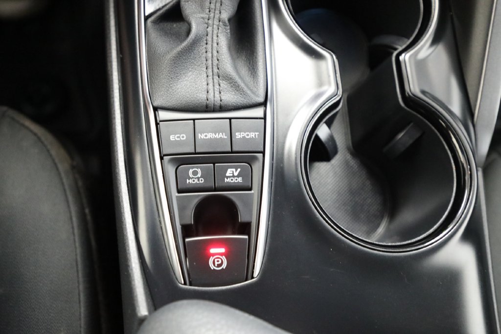 Used 2020 Toyota Camry LE FWD image 7