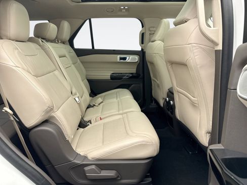 Used 2021 Ford Explorer Platinum w/ Equipment Group 601A AWD/4WD image 21