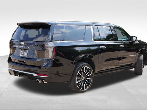 Certified 2026 Chevrolet Suburban High Country AWD/4WD image 5