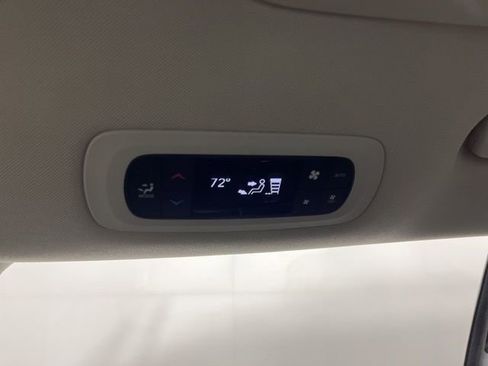 Used 2019 Chrysler Pacifica Touring-L FWD image 43